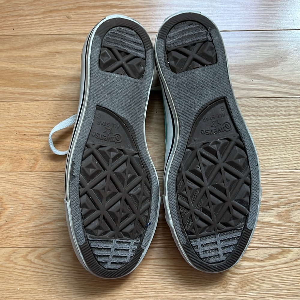 Low top converse - Picture 2 of 3